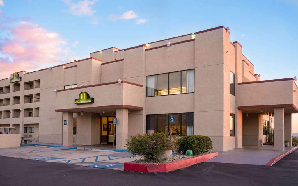 San Bernardino Inn & Suites Exterior photo