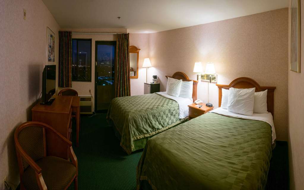 San Bernardino Inn & Suites Room photo