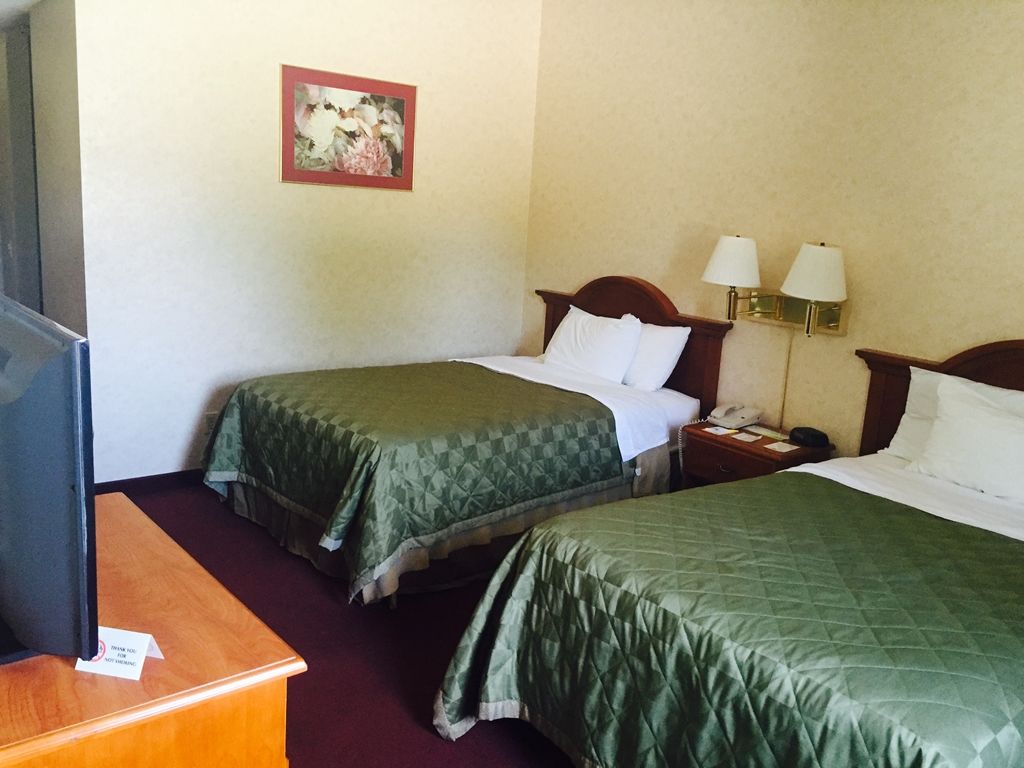 San Bernardino Inn & Suites Room photo