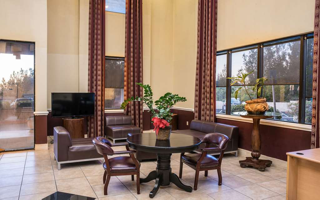San Bernardino Inn & Suites Interior photo